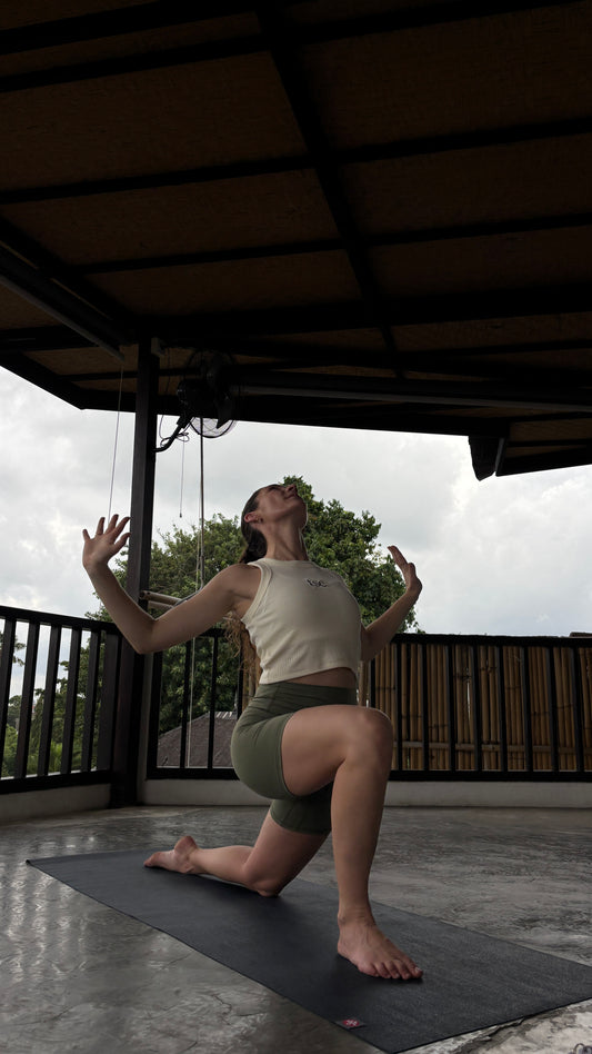Vinyasa Crop | Black/Sandstone