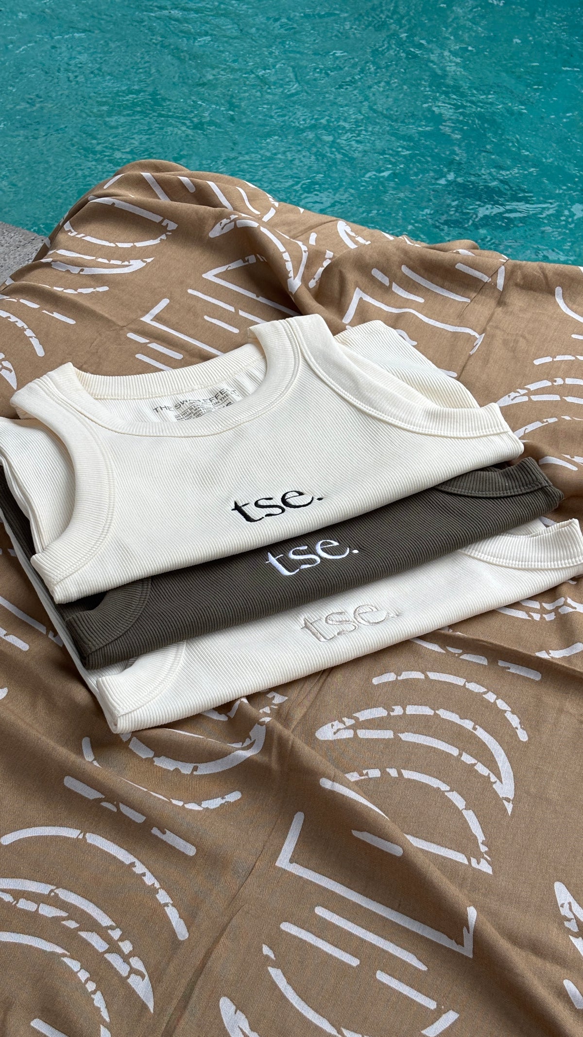 Vinyasa Crop | Black/Sandstone